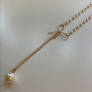 Pearl necklace with bow